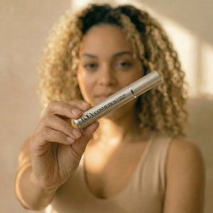 wimperserum in gebruik